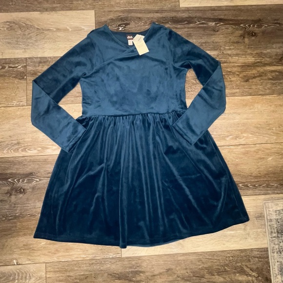 Tea Velour Wrap Neck Dress NWT - Picture 2 of 3
